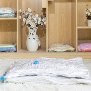 Vacuum Seal Bags Space-Saving Vacuum Storage Bags Includes 8 Compression Bags and Manual Pump,Small 19.7"x27.6